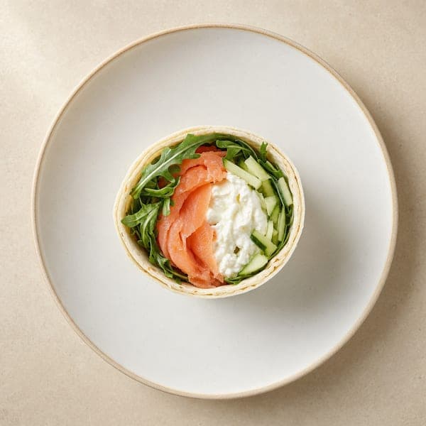 Szybki wrap z wędzonym łososiem i burratą
