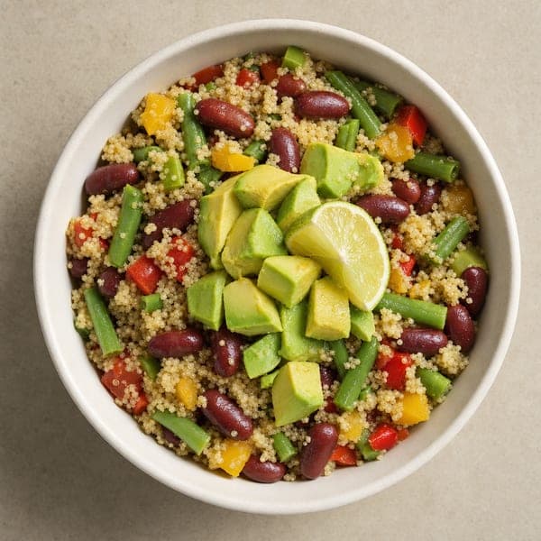 Quinoa z czerwoną fasolą i warzywami