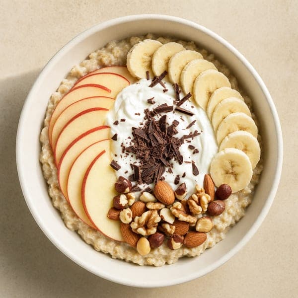 Śniadaniowy bowl owsiany z jabłkiem i bananem