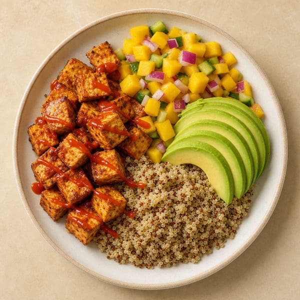 Tofu w marynacie sojowej z salsą mango i srirachą