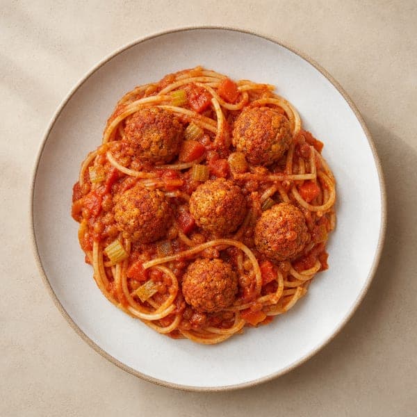 Spaghetti z klopsikami z czerwonej soczewicy