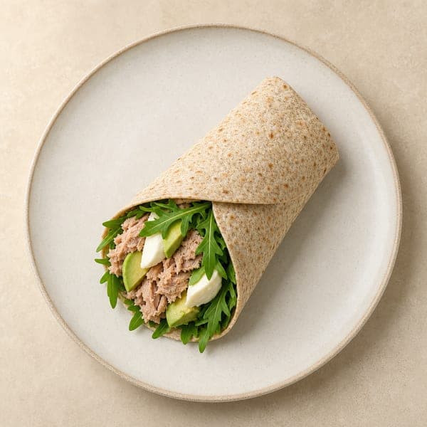 Wrap z tuńczykiem, awokado i rukolą