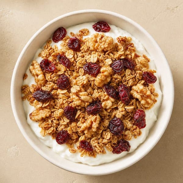 Prosta granola domowa z jogurtem