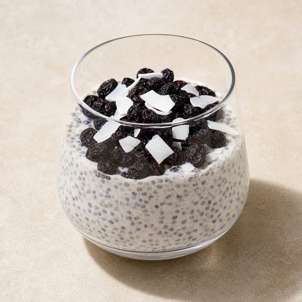 Pudding chia na mleku roślinnym z kokosem