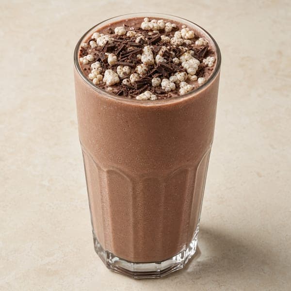 Shake proteinowy z gorzką czekoladą i waflami ryżowymi