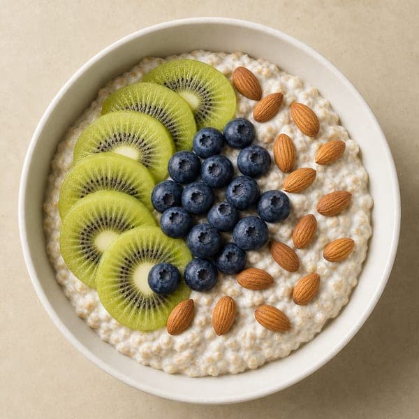 Owsianka z kiwi i jagodami