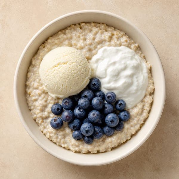 Owsianka z lodami waniliowymi i owocami