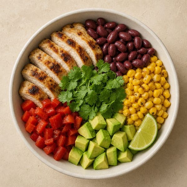 Tex-mex miska z kurczakiem i avocado